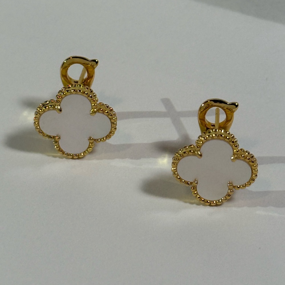 White Stone Flower Earrings Summer vibes - Picture 9 of 11